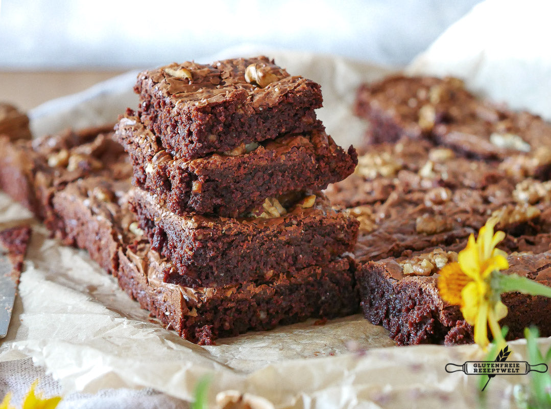 Glutenfreie Brownies, saftig mit gerösteten Nüssen Glutenfreie Brownies, saftig mit gerösteten Nüssen