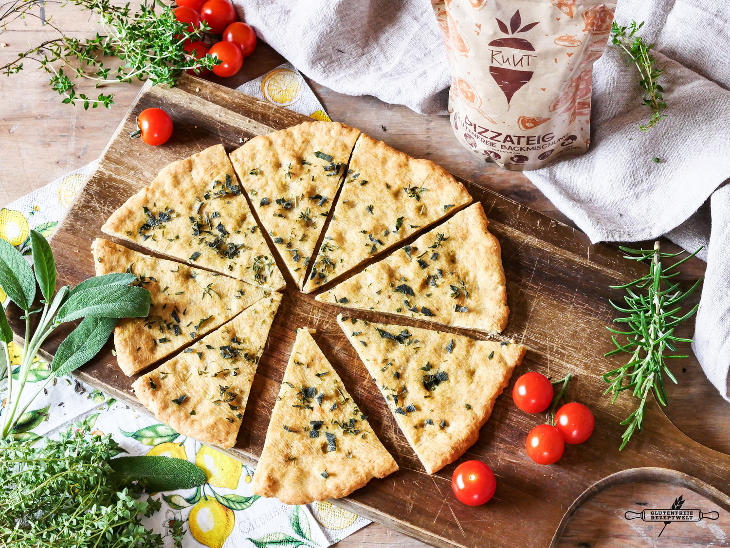 Focaccia Rezept: Dünne Focaccia aus der Pizzabackmischung