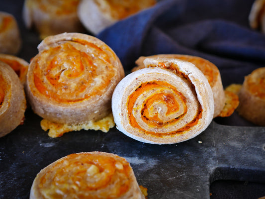 Glutenfreie Kürbis-Hefeschnecken mit Käse und Speck | Ruut
