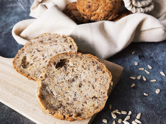 Glutenfreie vegane Saatenbrötchen aus der Backmischung