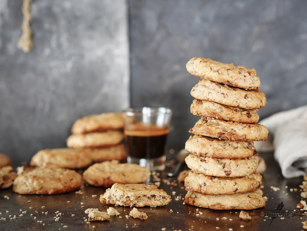 Glutenfreie schokoladen-Sesam Cookies mit Walnüssen